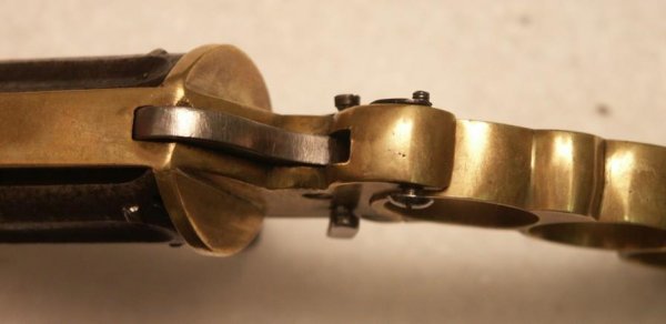 Револьвер-кастет-кинжал