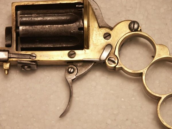 Револьвер-кастет-кинжал