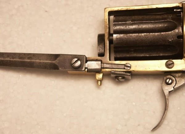 Револьвер-кастет-кинжал