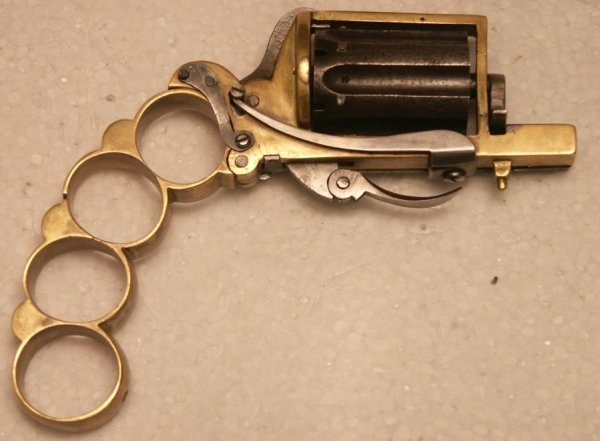 Револьвер-кастет-кинжал