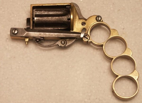 Револьвер-кастет-кинжал