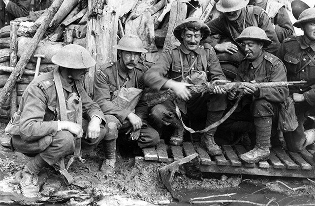 Товарищ Маузер — человек и винтовка