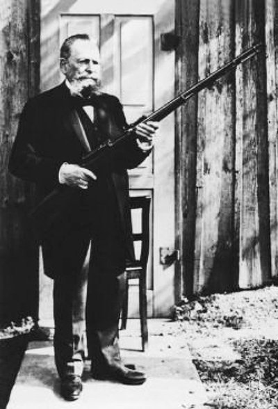 Товарищ Маузер — человек и винтовка