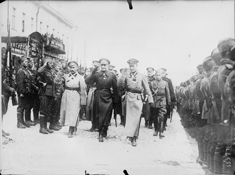 Колчака Гитлер бы разбил, а Бухарин ушёл бы в глухую оборону