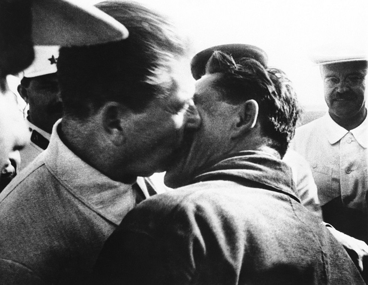 Подсознание Сталина на рисунках голых мужчин () Подсознание Сталина на рисунках голых мужчин