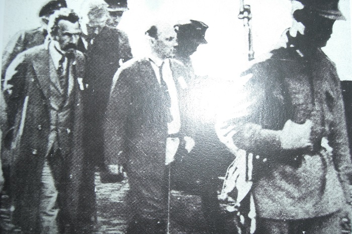 Семь биографий троцкиста «Арнольда» () Семь биографий троцкиста «Арнольда»