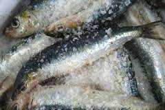 За торговлю рыбой с истекшим сроком годности севастопольский магазин оштрафовали на 15 тысяч рублей