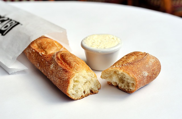 Багет, каравай и маца. История любимых хлебных изделий