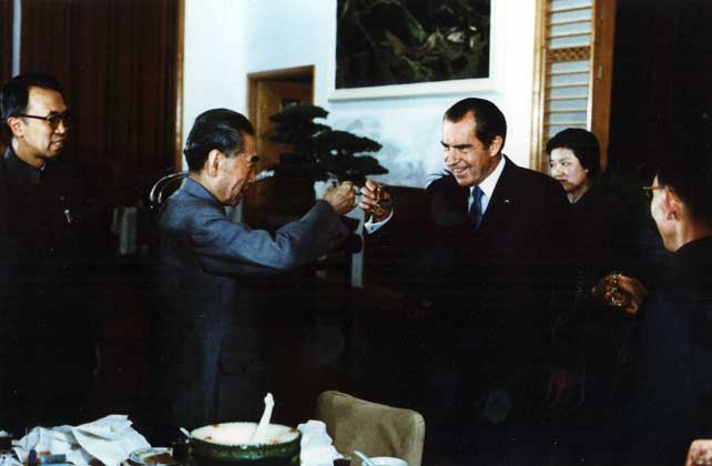 Биография Ричарда Никсона () Биография Ричарда Никсона