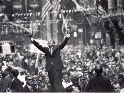 Биография Ричарда Никсона () Биография Ричарда Никсона