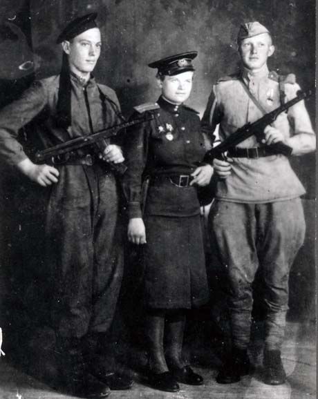 Евдокия Завалий – единственная девушка командир взвода морской пехоты () Евдокия Завалий – единственная девушка командир взвода морской пехоты