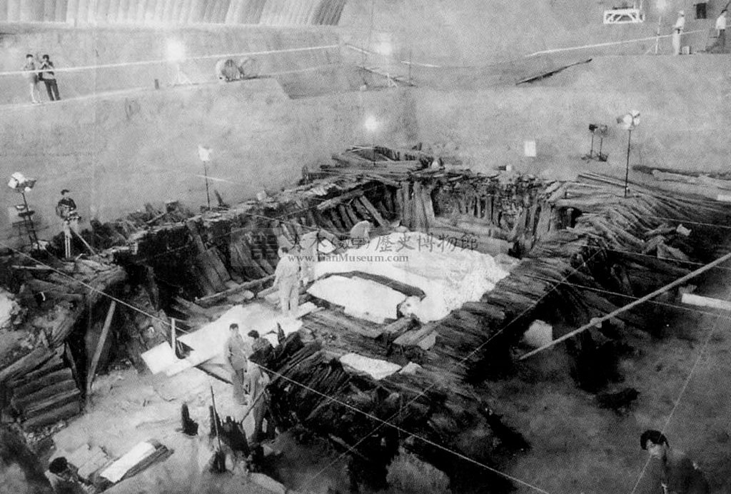 Гробница Цинь Шихуанди - и археологическая реальность () Гробница Цинь Шихуанди - и археологическая реальность