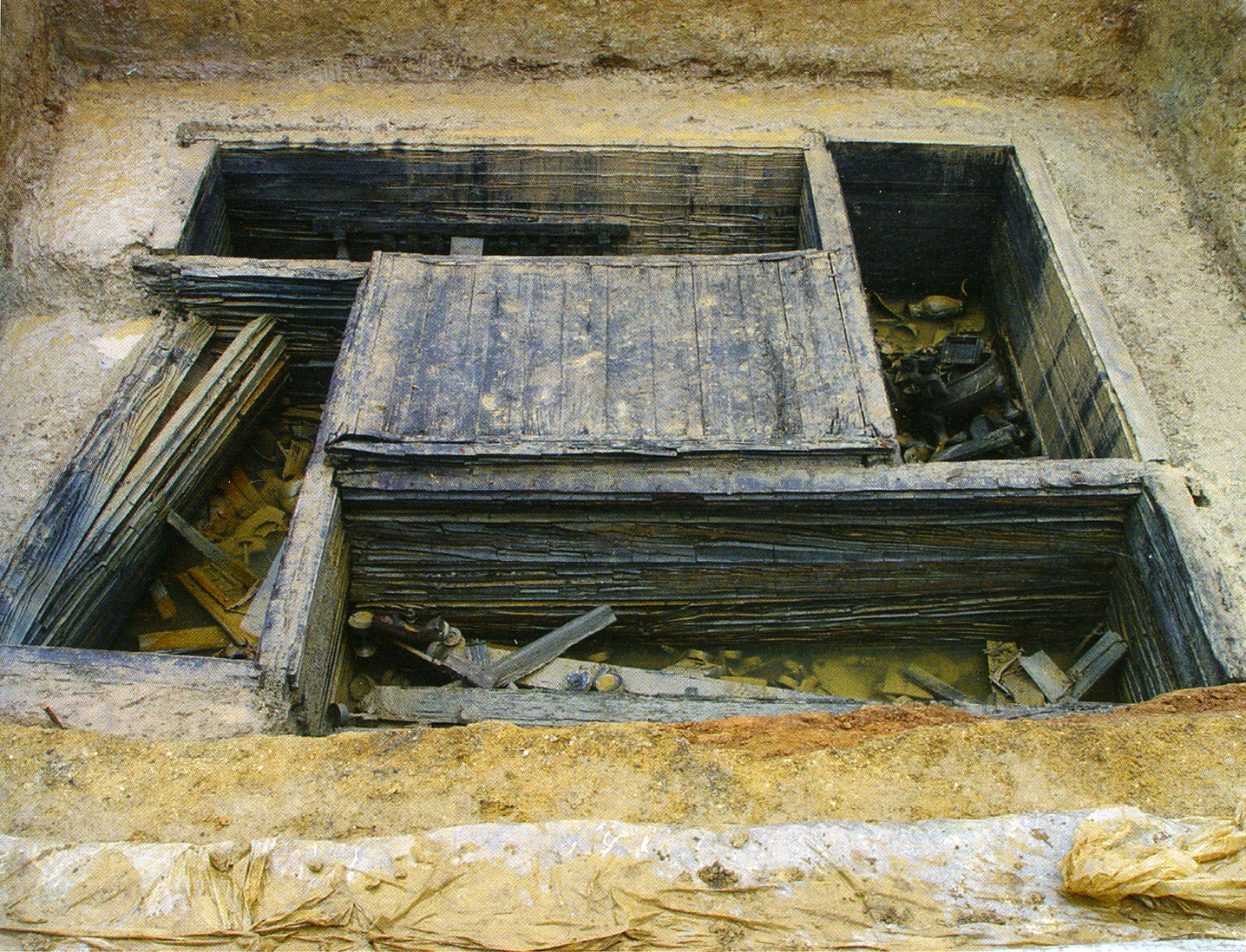 Гробница Цинь Шихуанди - и археологическая реальность () Гробница Цинь Шихуанди - и археологическая реальность