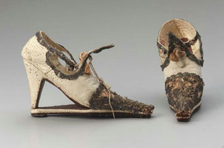 История женских туфель () История женских туфель