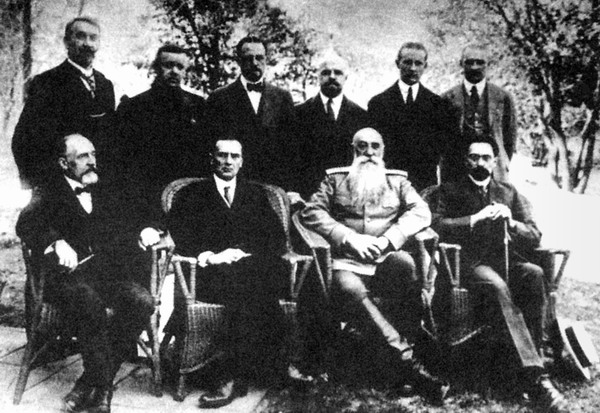 Колчака Гитлер бы разбил, а Бухарин ушёл бы в глухую оборону