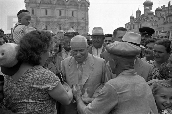 О том, как национальные лидеры «в народ выходили» () О том, как национальные лидеры «в народ выходили»