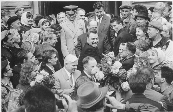 О том, как национальные лидеры «в народ выходили» () О том, как национальные лидеры «в народ выходили»