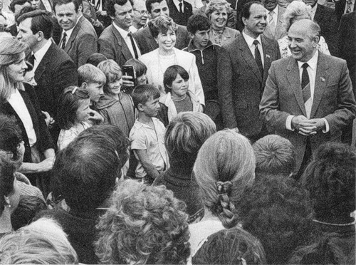 О том, как национальные лидеры «в народ выходили» () О том, как национальные лидеры «в народ выходили»