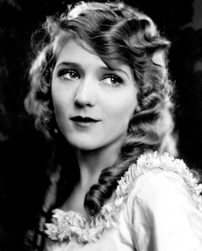 Пластические операции у исторических личностей () Пластические операции у исторических личностей