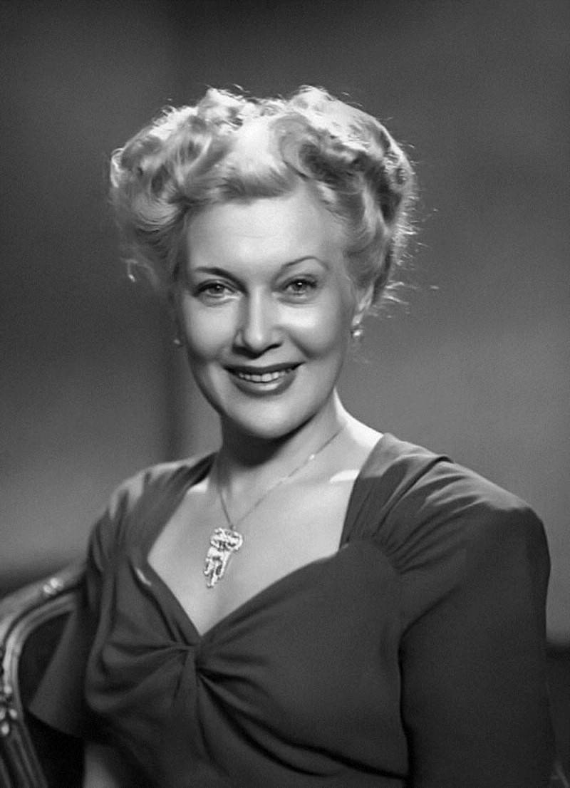 Пластические операции у исторических личностей () Пластические операции у исторических личностей