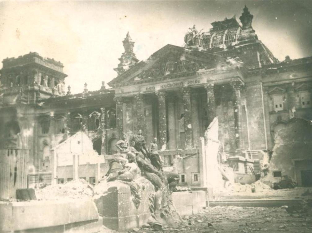 Рейхстаг в руинах. Подборка фото. Ч2. () Рейхстаг в руинах. Подборка фото. Ч2.