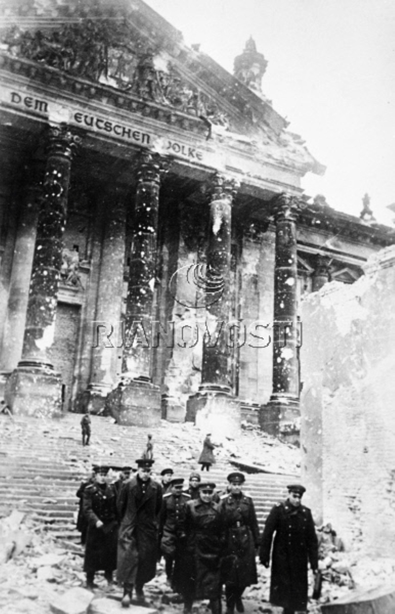 Рейхстаг в руинах. Подборка фото. Ч2. () Рейхстаг в руинах. Подборка фото. Ч2.