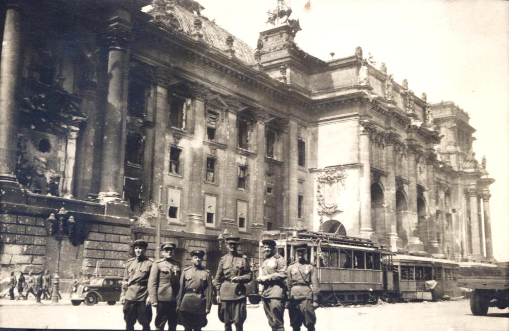 Рейхстаг в руинах. Подборка фото. Ч2. () Рейхстаг в руинах. Подборка фото. Ч2.