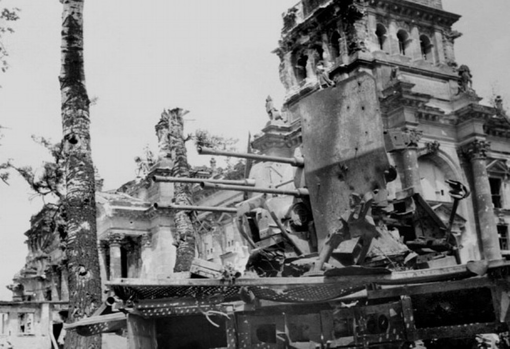 Рейхстаг в руинах. Подборка фото. Ч2. () Рейхстаг в руинах. Подборка фото. Ч2.