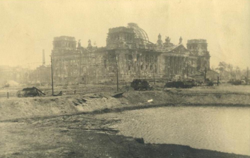 Рейхстаг в руинах. Подборка фото. Ч2. () Рейхстаг в руинах. Подборка фото. Ч2.