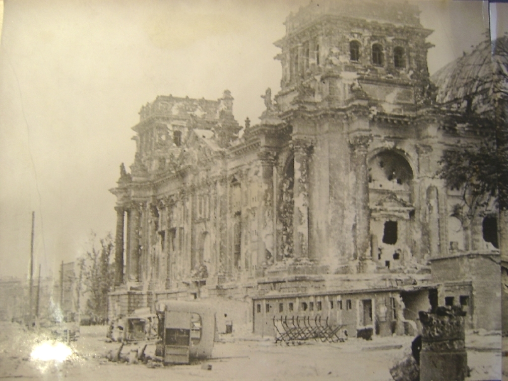 Рейхстаг в руинах. Подборка фото. Ч2. () Рейхстаг в руинах. Подборка фото. Ч2.