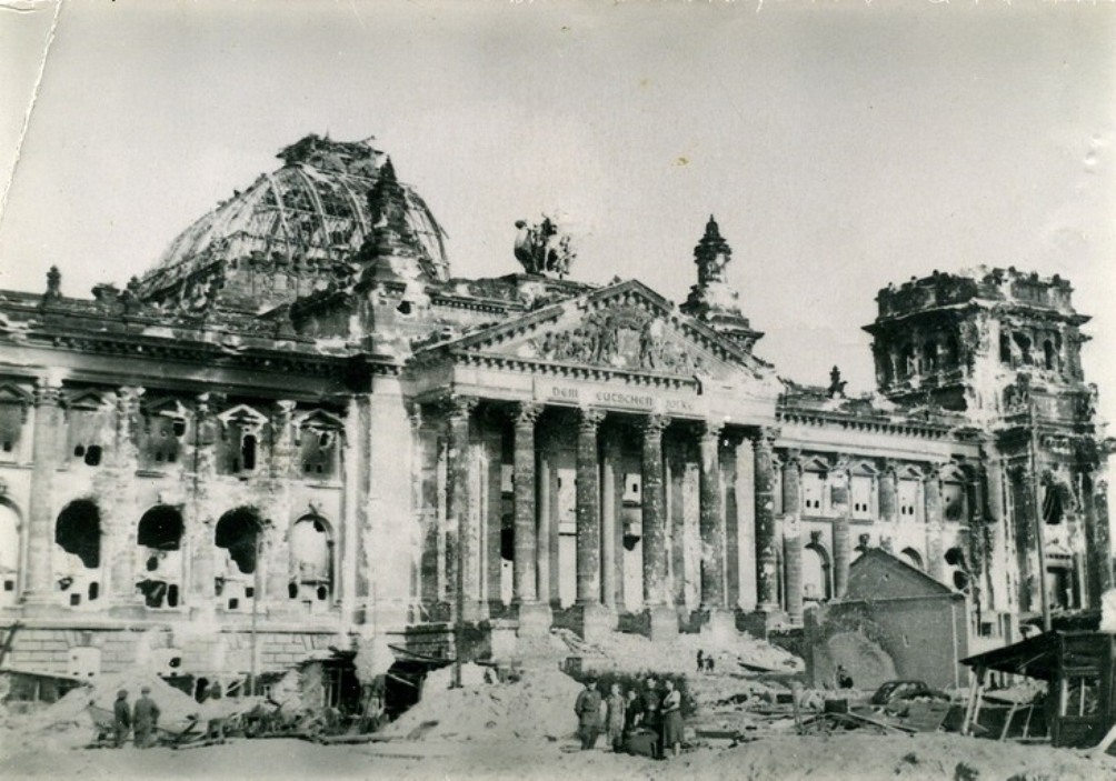 Рейхстаг в руинах. Подборка фото. Ч2. () Рейхстаг в руинах. Подборка фото. Ч2.