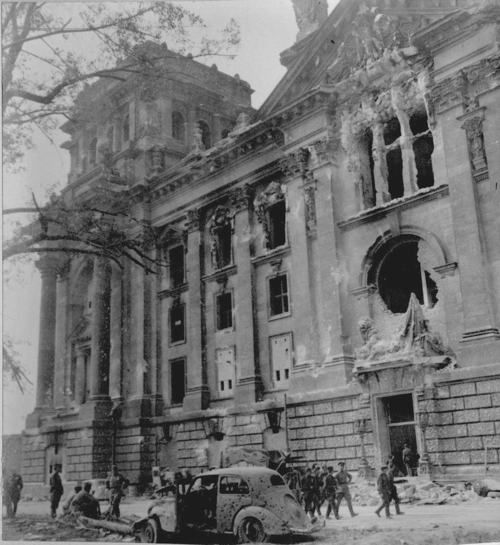 Рейхстаг в руинах. Подборка фото. Ч2. () Рейхстаг в руинах. Подборка фото. Ч2.