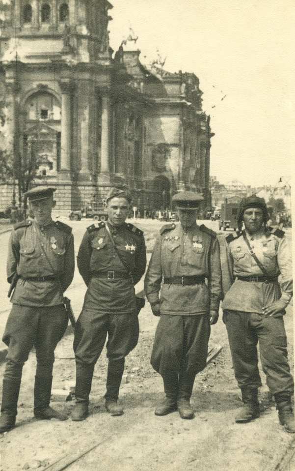 Рейхстаг в руинах. Подборка фото. Ч2.