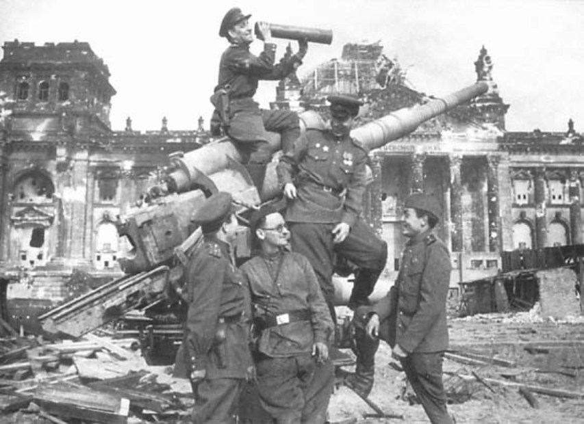 Рейхстаг в руинах. Подборка фото. Ч2. () Рейхстаг в руинах. Подборка фото. Ч2.