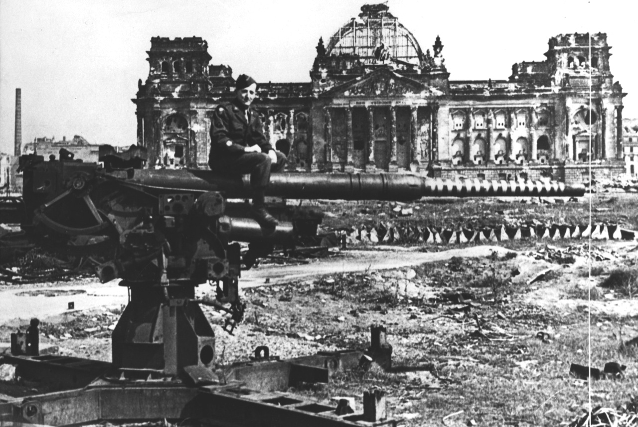 Рейхстаг в руинах. Подборка фото. Ч2. () Рейхстаг в руинах. Подборка фото. Ч2.