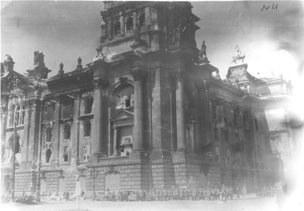 Рейхстаг в руинах. Подборка фото. Ч2. () Рейхстаг в руинах. Подборка фото. Ч2.