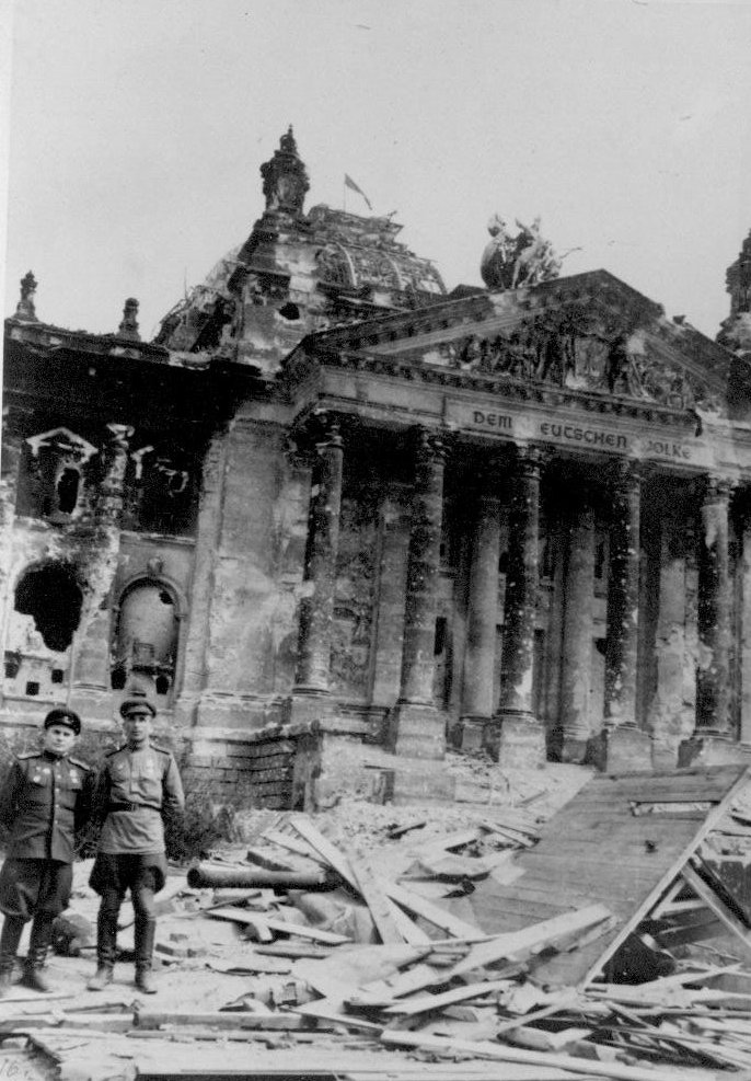 Рейхстаг в руинах. Подборка фото. Ч2.