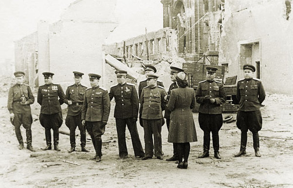 Рейхстаг в руинах. Подборка фото. Ч2. () Рейхстаг в руинах. Подборка фото. Ч2.