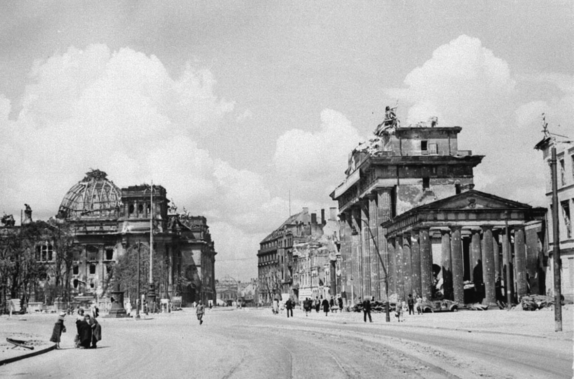 Рейхстаг в руинах. Подборка фото. Ч2. () Рейхстаг в руинах. Подборка фото. Ч2.