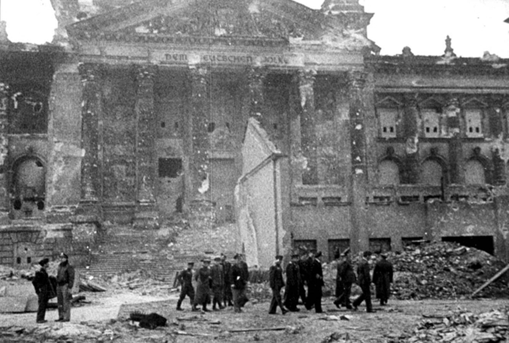 Рейхстаг в руинах. Подборка фото. Ч2. () Рейхстаг в руинах. Подборка фото. Ч2.