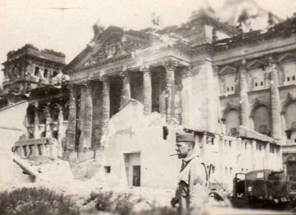 Рейхстаг в руинах. Подборка фото. Ч2. () Рейхстаг в руинах. Подборка фото. Ч2.