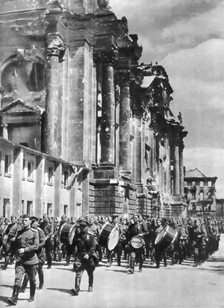 Рейхстаг в руинах. Подборка фото. Ч2. () Рейхстаг в руинах. Подборка фото. Ч2.