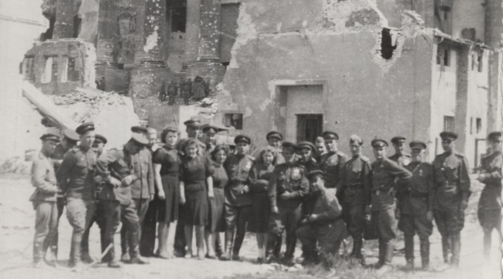 Рейхстаг в руинах. Подборка фото. Ч2. () Рейхстаг в руинах. Подборка фото. Ч2.