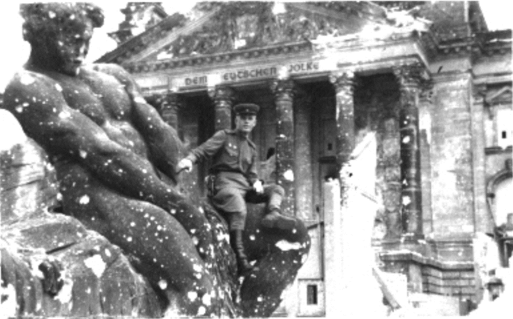 Рейхстаг в руинах. Подборка фото. () Рейхстаг в руинах. Подборка фото.