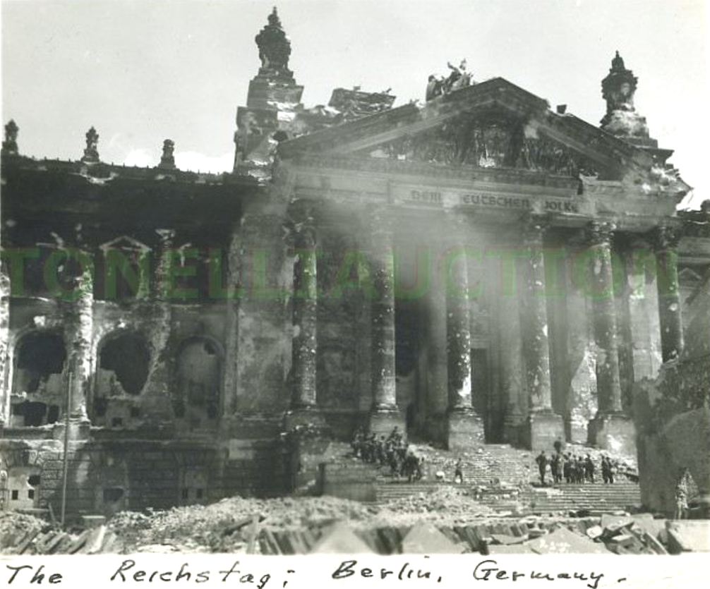 Рейхстаг в руинах. Подборка фото. () Рейхстаг в руинах. Подборка фото.