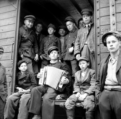 Репатриация: как Сталин граждан СССР после войны возвращал () Репатриация: как Сталин граждан СССР после войны возвращал