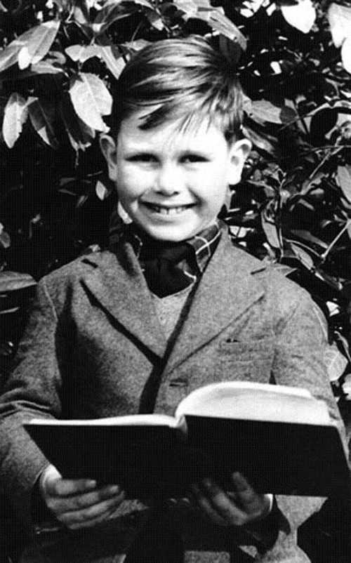 Рыцарь-бакалавр Элтон Джон в галерее «Дилетанта» () Рыцарь-бакалавр Элтон Джон в галерее «Дилетанта»