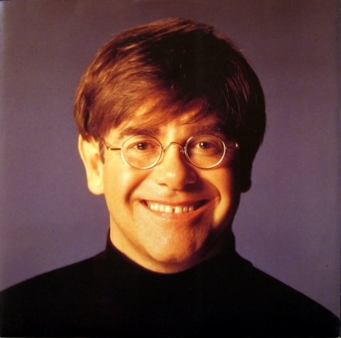 Рыцарь-бакалавр Элтон Джон в галерее «Дилетанта» () Рыцарь-бакалавр Элтон Джон в галерее «Дилетанта»