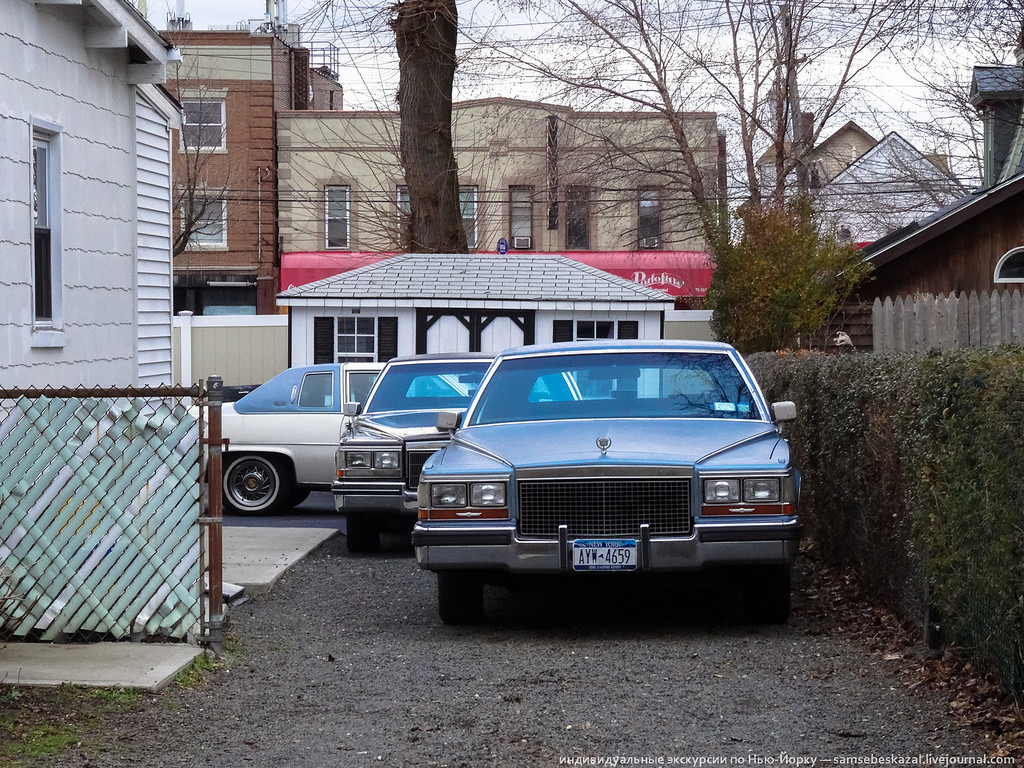 Старые автомобили на улицах Нью-Йорка. Фоторепортаж () Старые автомобили на улицах Нью-Йорка. Фоторепортаж