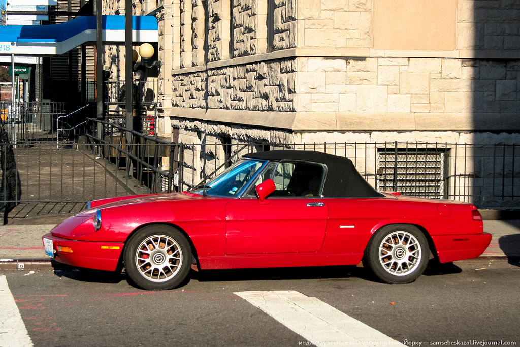 Старые автомобили на улицах Нью-Йорка. Фоторепортаж () Старые автомобили на улицах Нью-Йорка. Фоторепортаж